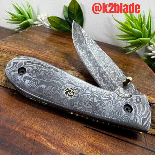 Damascus Steel folding Knife